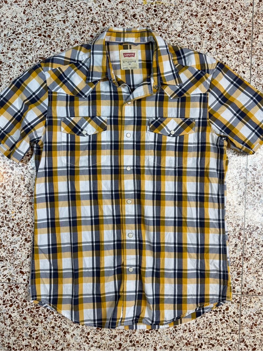 Levi's‎ Short Sleeve Plaid Button-Down Shirt With Pearl Snaps M